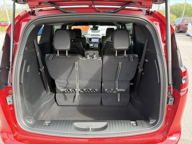 New 2026 Red Hot Pearl-Coat Exterior Paint Chrysler Select image 10