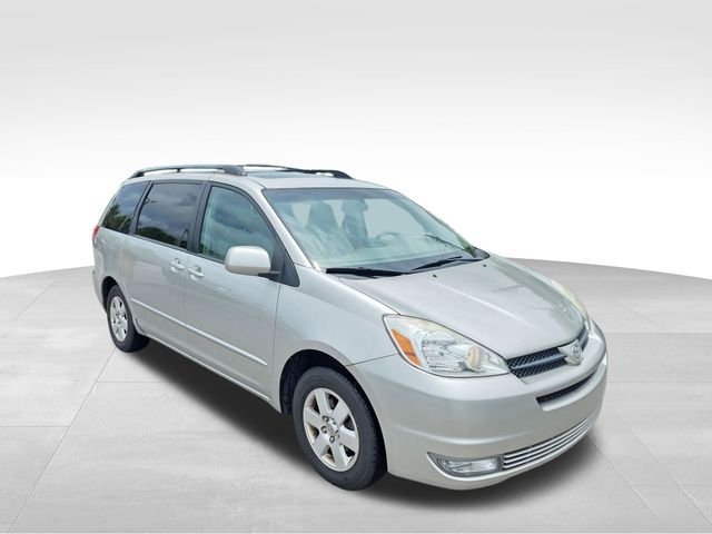 Used 2004 Silver Toyota XLE image 2