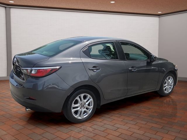 Used 2017 Graphite Toyota Base image 3