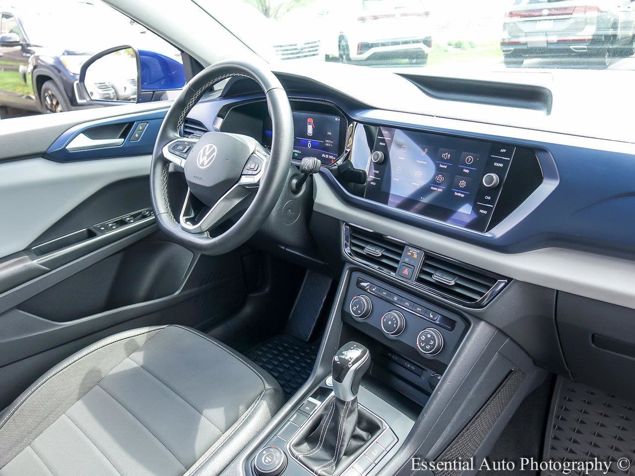 Used 2022 Dusk Blue Metallic Volkswagen SE image 23