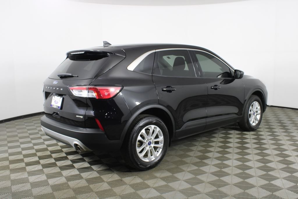 Used 2022 Black Ford SE image 5