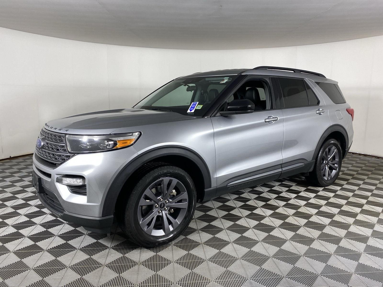 Used 2023 Iconic Silver Ford XLT image 6