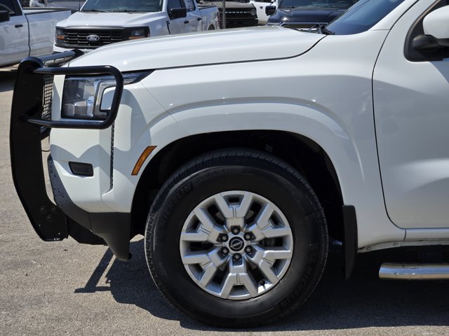 Used 2022 Glacier White Nissan  image 9
