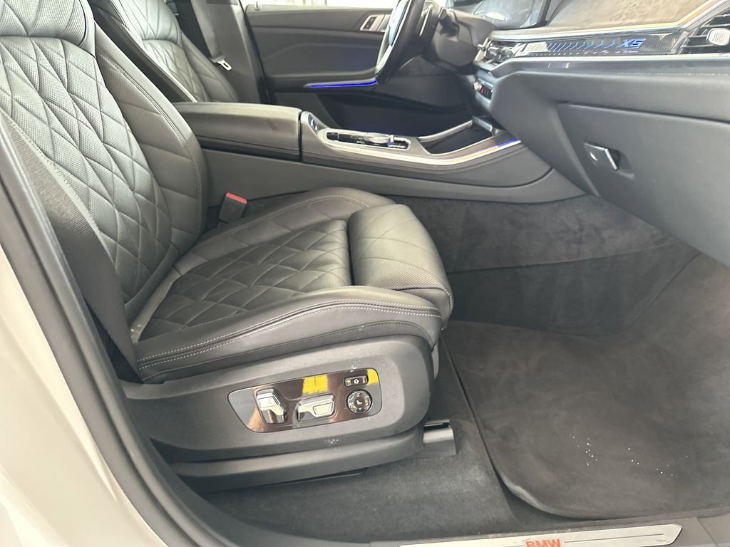 Used 2024 White BMW xDrive40i image 38