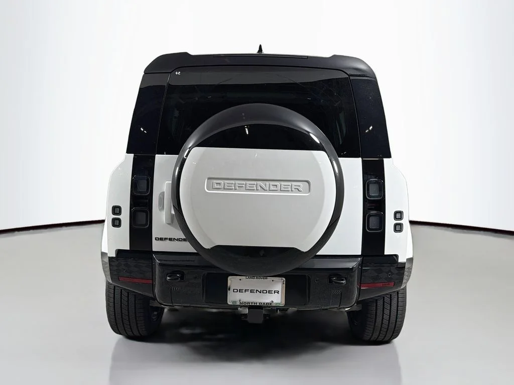 New 2026 Fuji White Land Rover X-Dynamic SE image 6