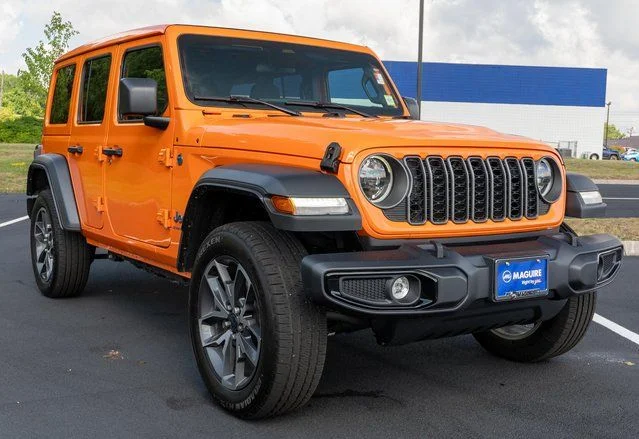 Used 2025 Orange Jeep Sport S 4xe image 4