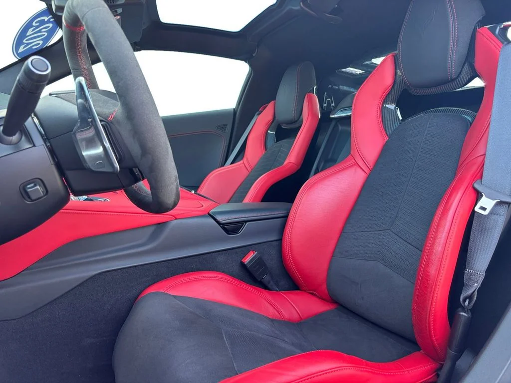 Used 2023 White Chevrolet Stingray image 25