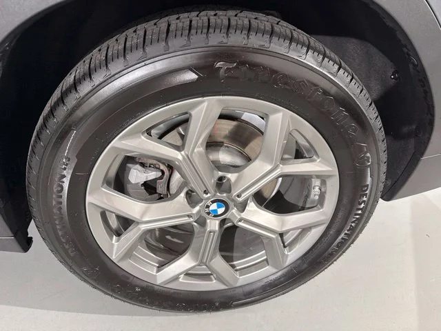 Used 2024 Gray BMW xDrive30i image 8