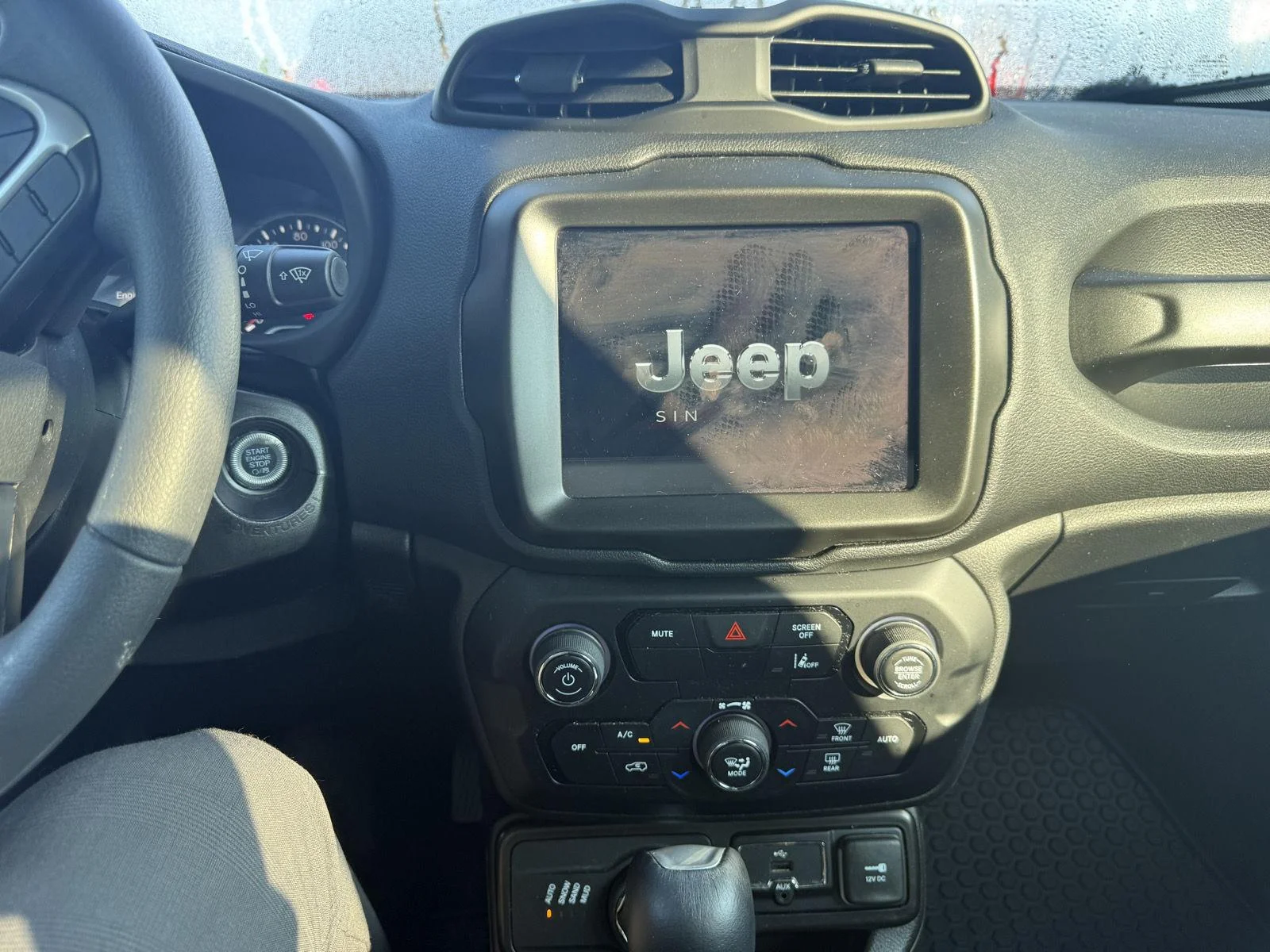 Used 2023  Jeep Upland image 13