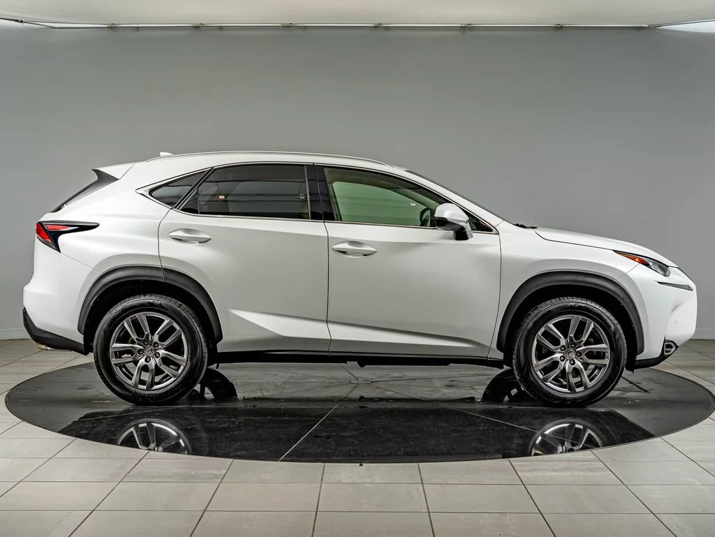 Used 2015 White Pearl Lexus 200t image 4