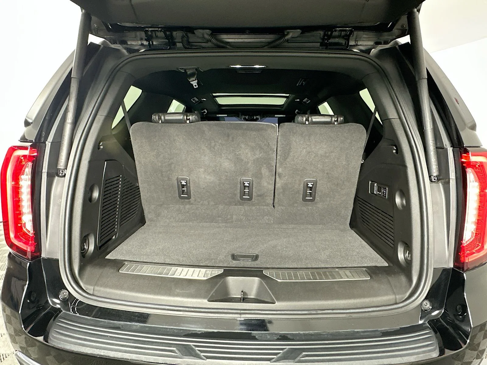 Used 2024 Onyx Black GMC Denali image 29