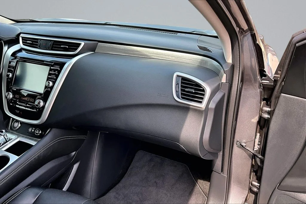 Used 2018 Gray Nissan SL image 14