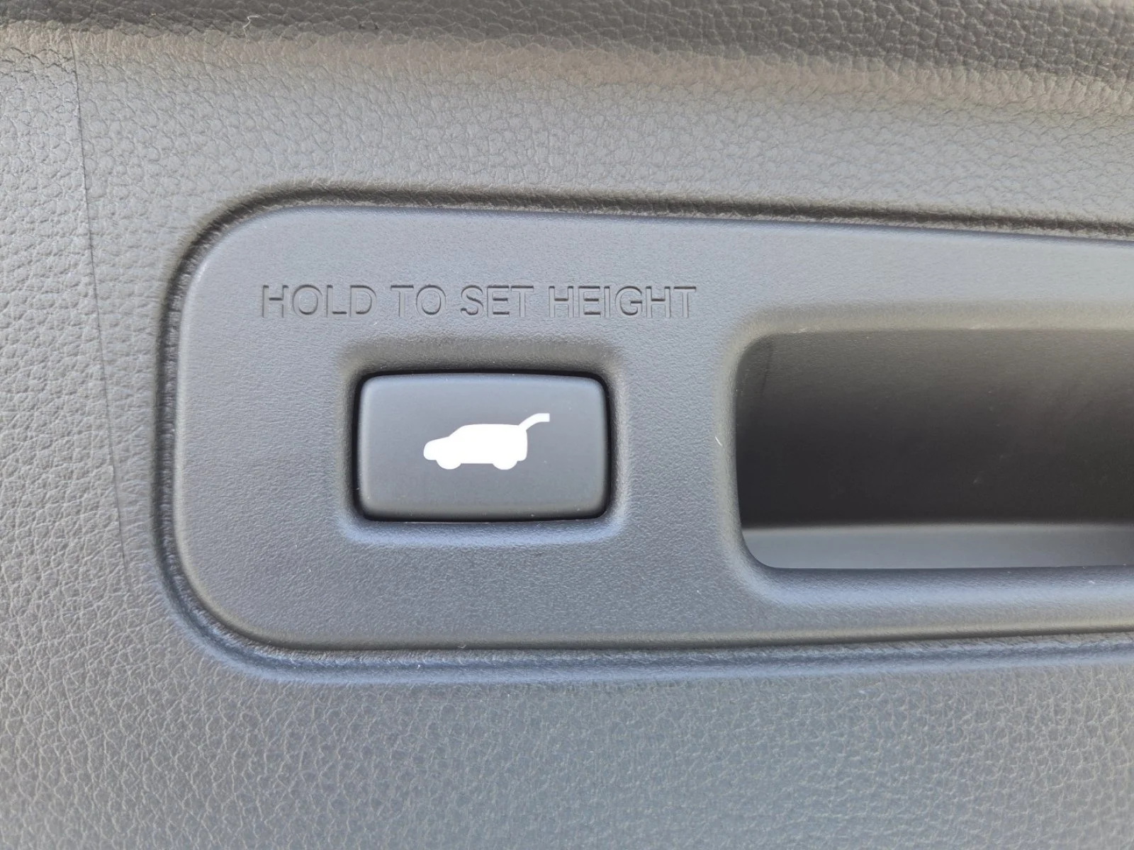 Used 2025 Platinum White Pearl Honda Touring AWD image 22