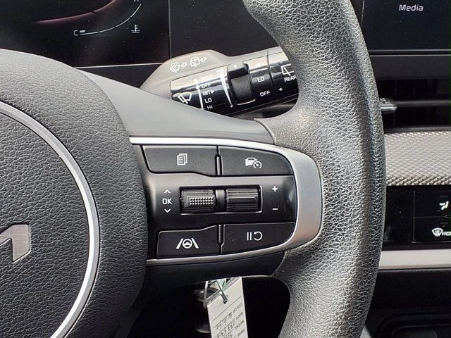 Used 2023 Snow White Pearl Kia LX image 21