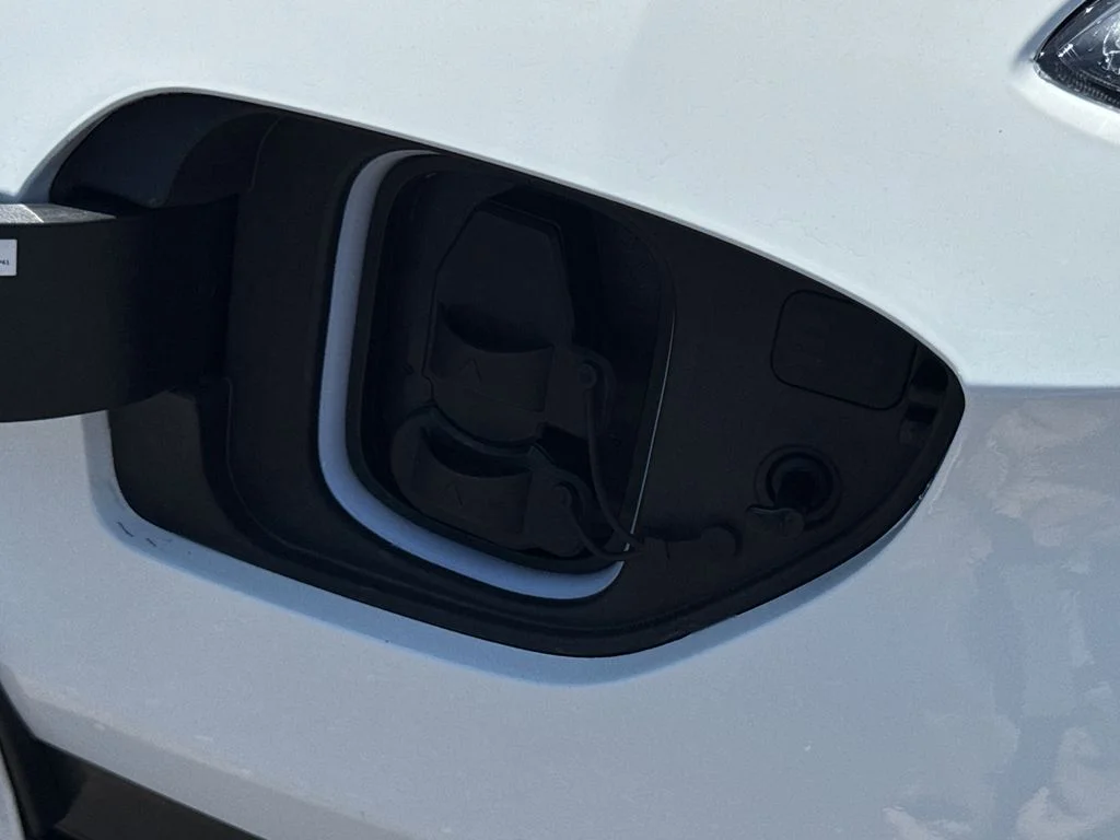 Used 2023 White Hyundai SEL image 7
