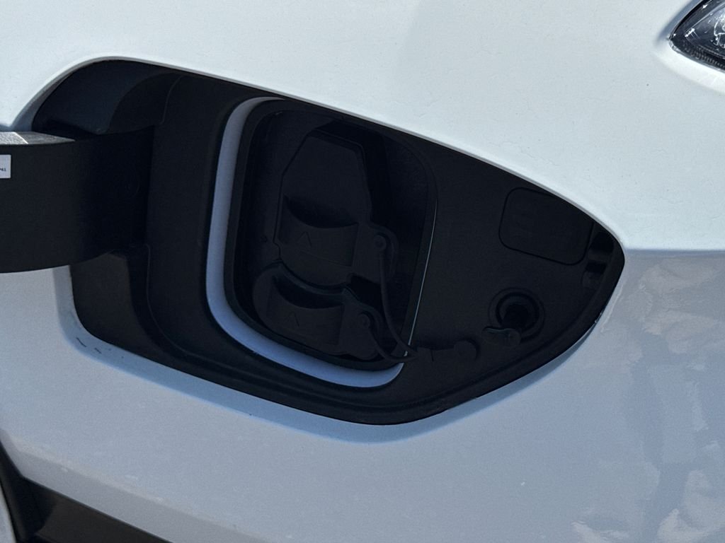 Used 2023 White Hyundai SEL image 7