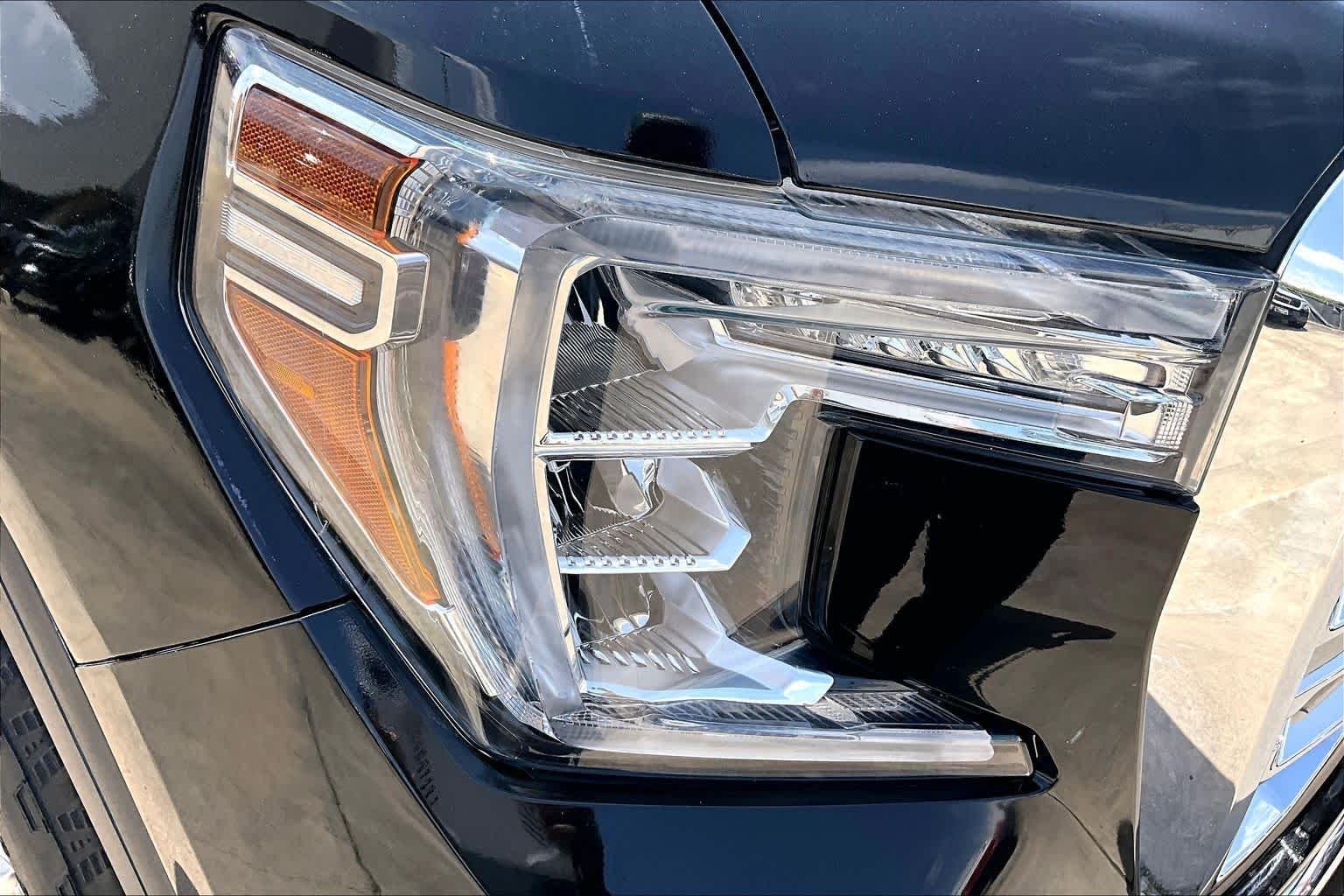 Used 2020 ONYX BLACK GMC SLT image 28