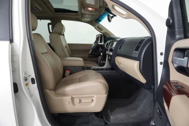 Used 2015 White Toyota Platinum image 41