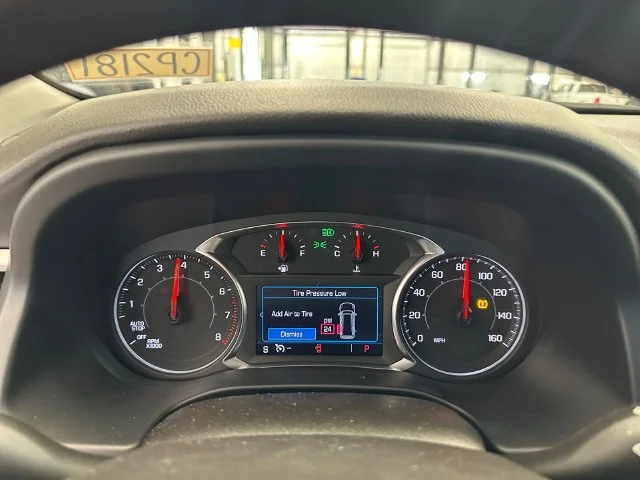 Used 2023 White GMC SLE image 27