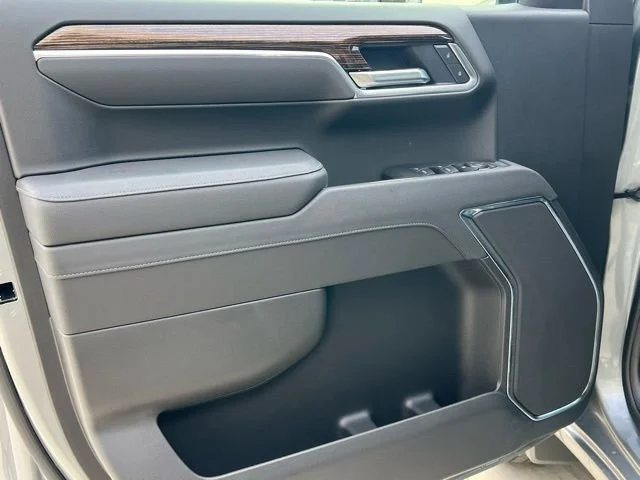 New 2026 Sterling Metallic GMC Elevation image 19