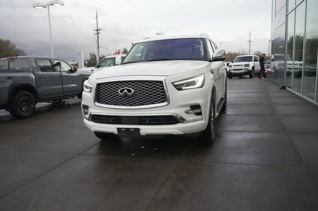 Used 2024 Moonstone White INFINITI LUXE image 9