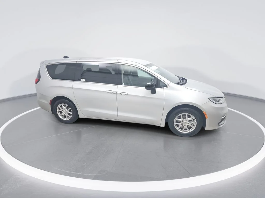 Used 2024 Silver Chrysler Touring L image 8