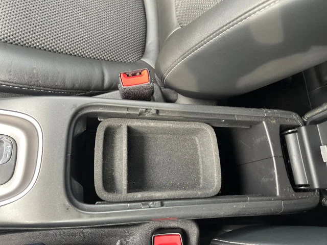 Used 2018 White Dodge Crossroad image 16