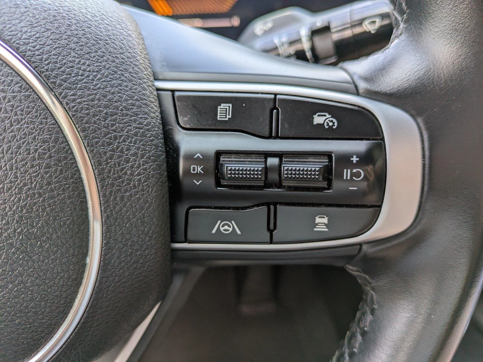 Used 2026 Aurora Black Pearl Kia GT-Line image 25