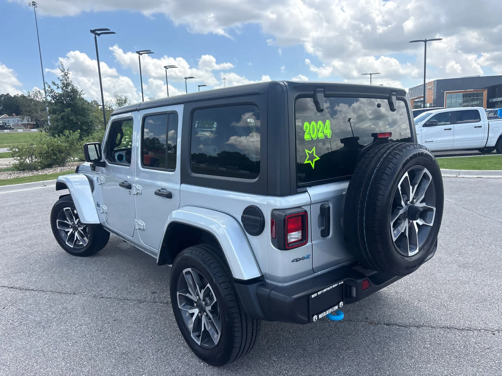 Used 2024 Silver Zynith Clearcoat Jeep Sport S image 8
