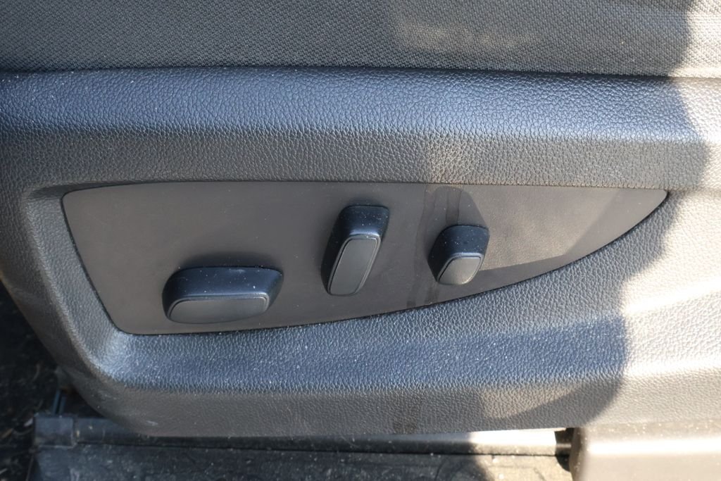 Used 2018 GRAPHITE METALLIC Chevrolet LT image 14