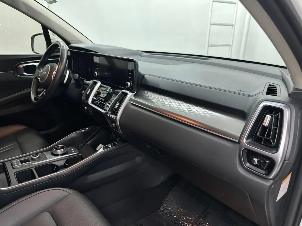 Used 2023 White Kia EX image 27