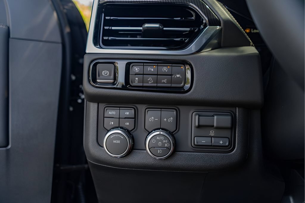 New 2026 Onyx Black GMC Elevation image 17