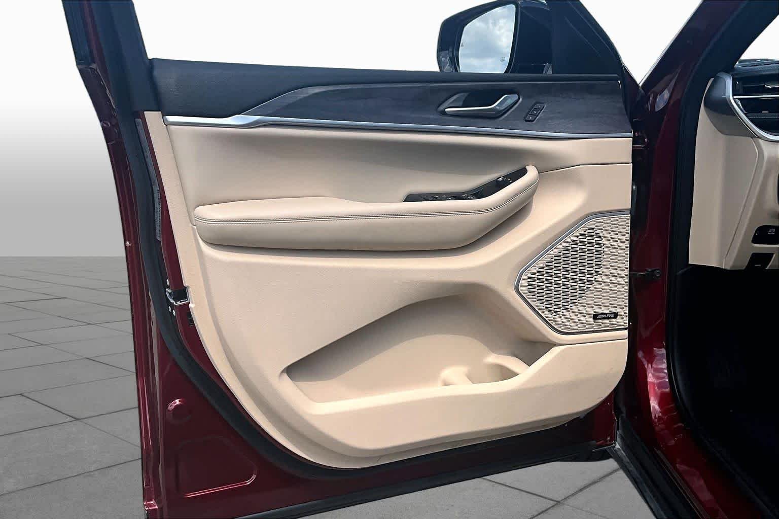 Used 2022 Velvet Red Pearlcoat Jeep  image 22