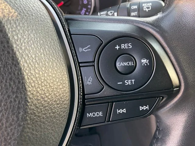 Used 2019 White Toyota XLE Premium image 11