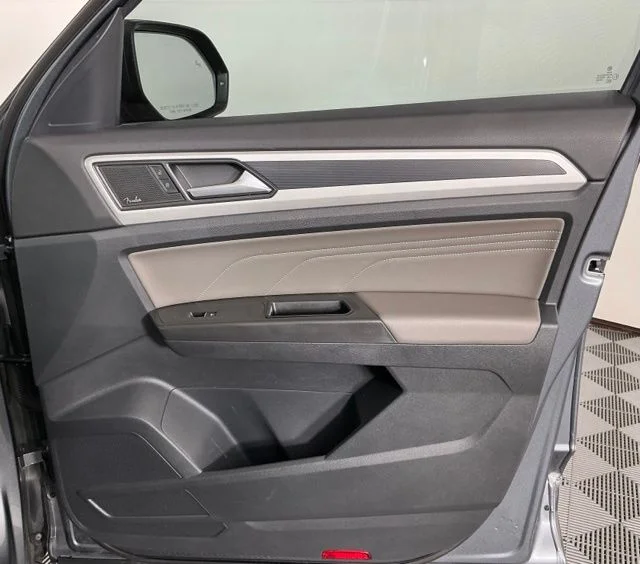 Used 2022 Platinum Gray Metallic Volkswagen 3.6L V6 SEL Premium R-Line image 25