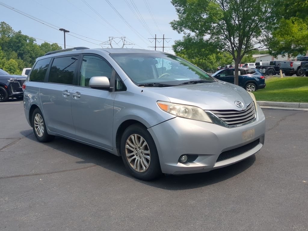 Used 2012 Silver Toyota XLE image 3