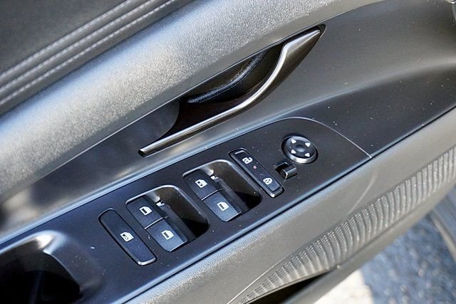 Used 2025 Gray Hyundai SEL Sport image 21