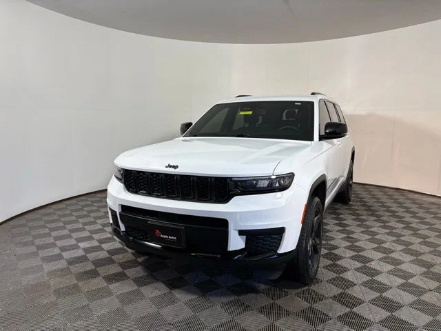 Used 2023 White Jeep Altitude image 3