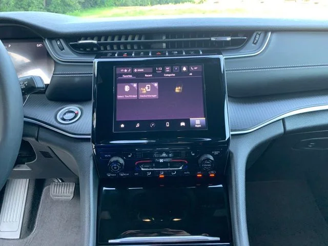 Used 2025 White Jeep Altitude image 31