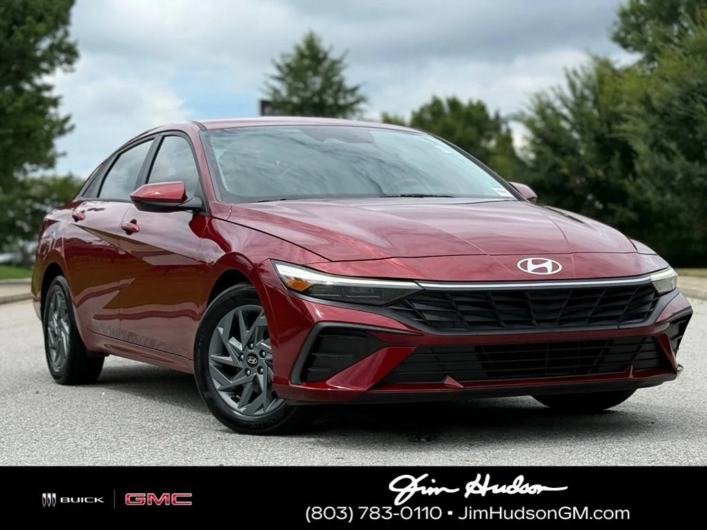 Used 2024 Red Hyundai SEL image 1
