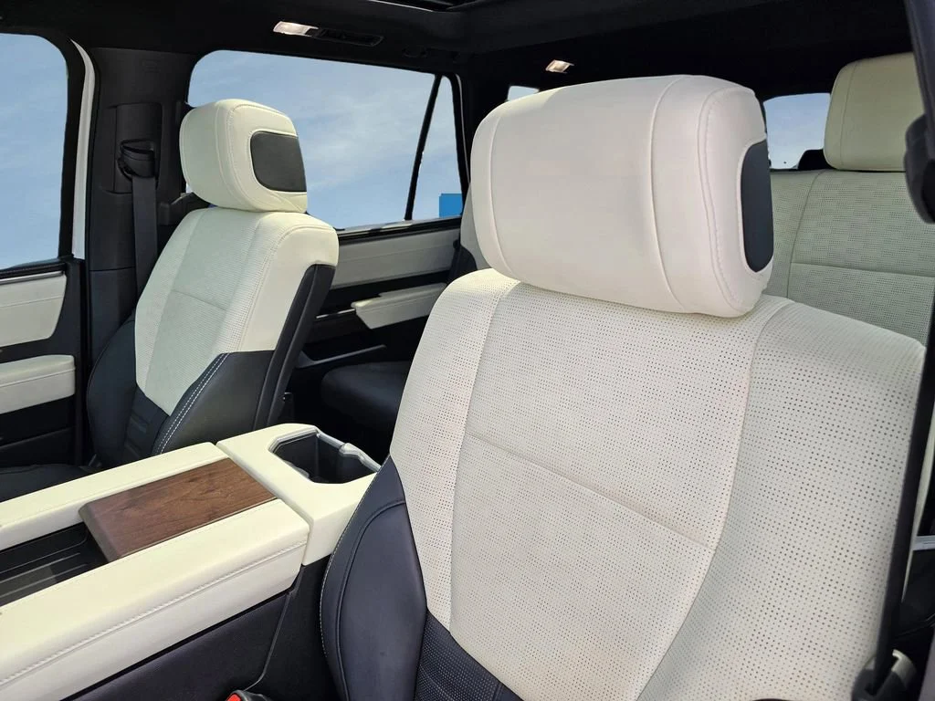 Used 2024  Toyota SR5 image 18