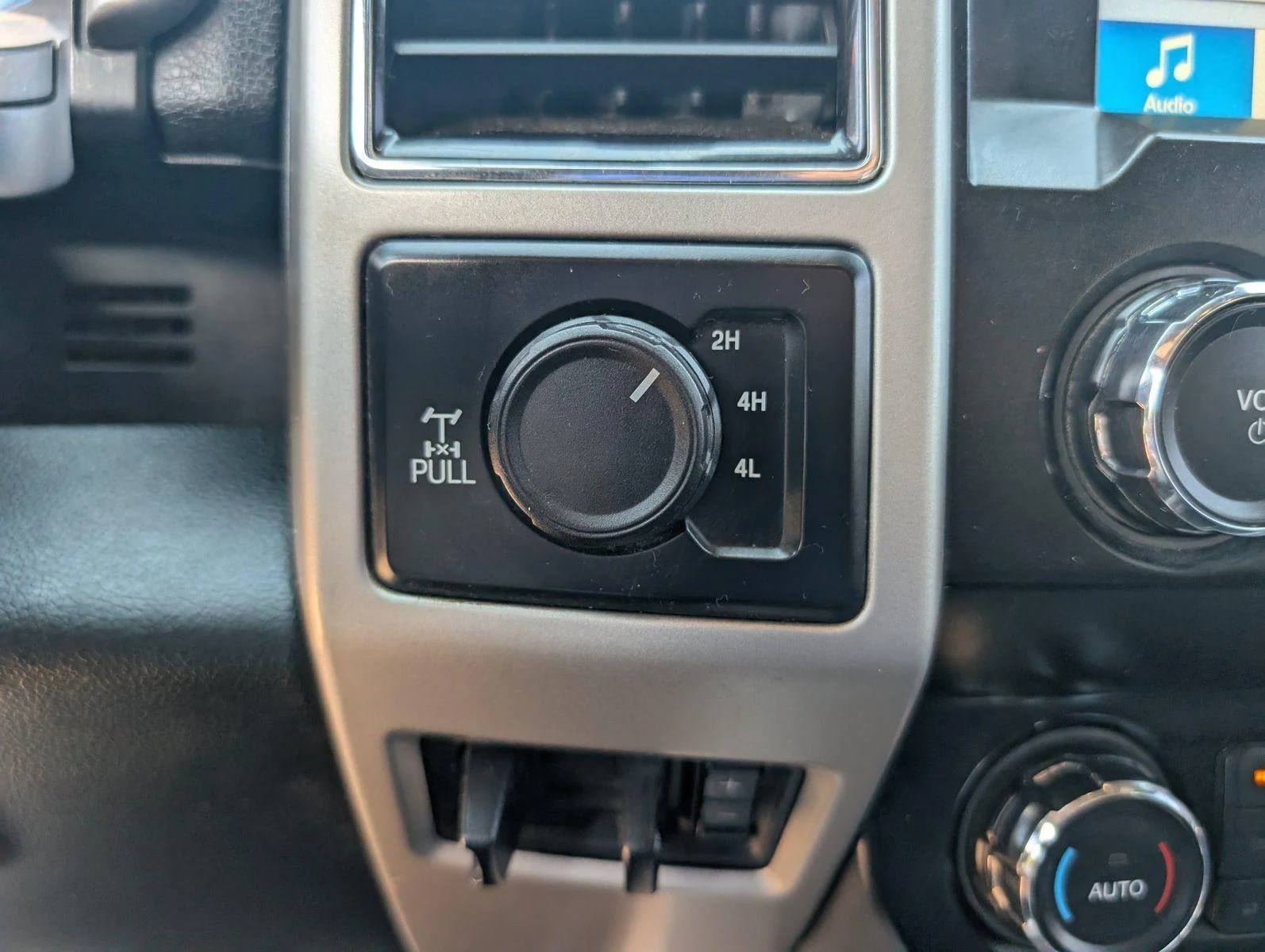 Used 2019 Ruby Red Metallic Tinted Clearcoat/Stone Gray Ford Lariat image 24