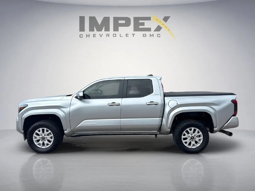 Used 2025  Toyota SR image 2