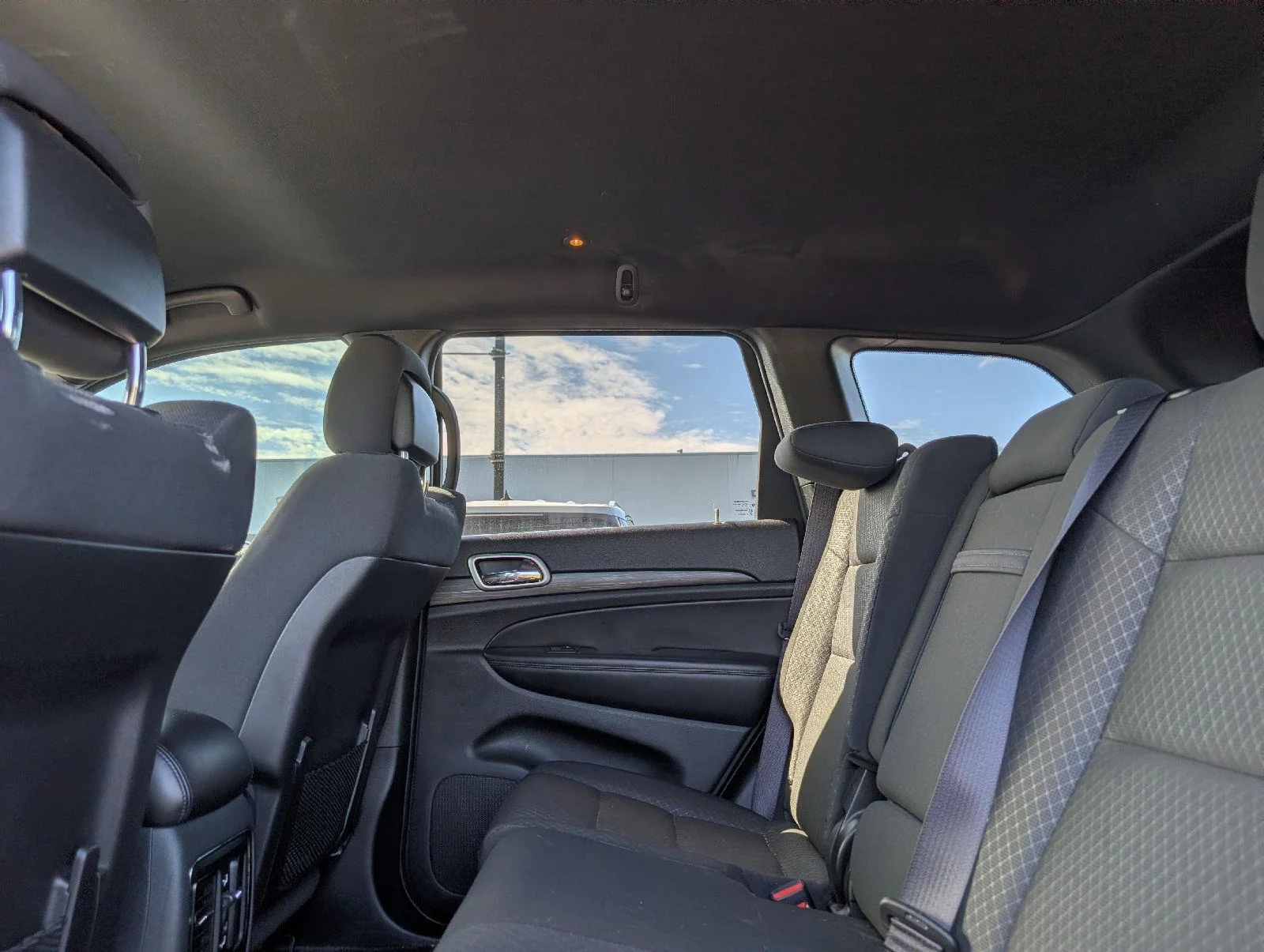 Used 2019  Jeep Laredo E image 10