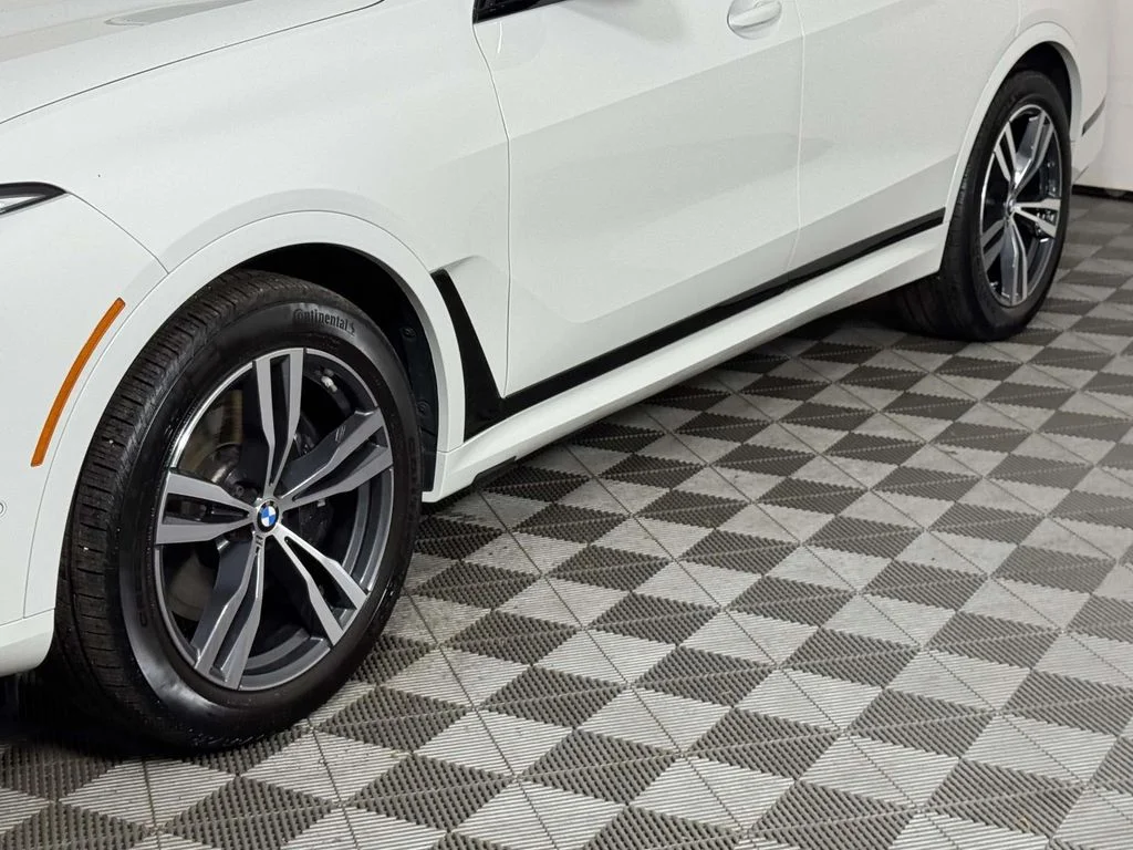 Used 2026 White BMW M60i image 13