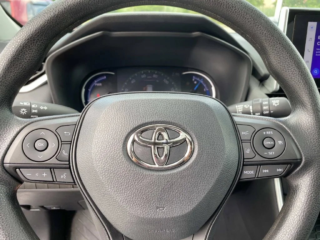 Used 2023 Silver Toyota XLE image 18
