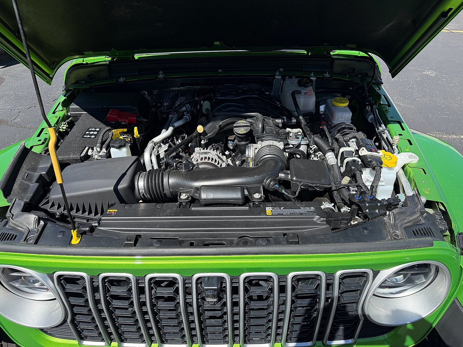 Used 2026 Mojito Clearcoat Jeep Sahara image 8