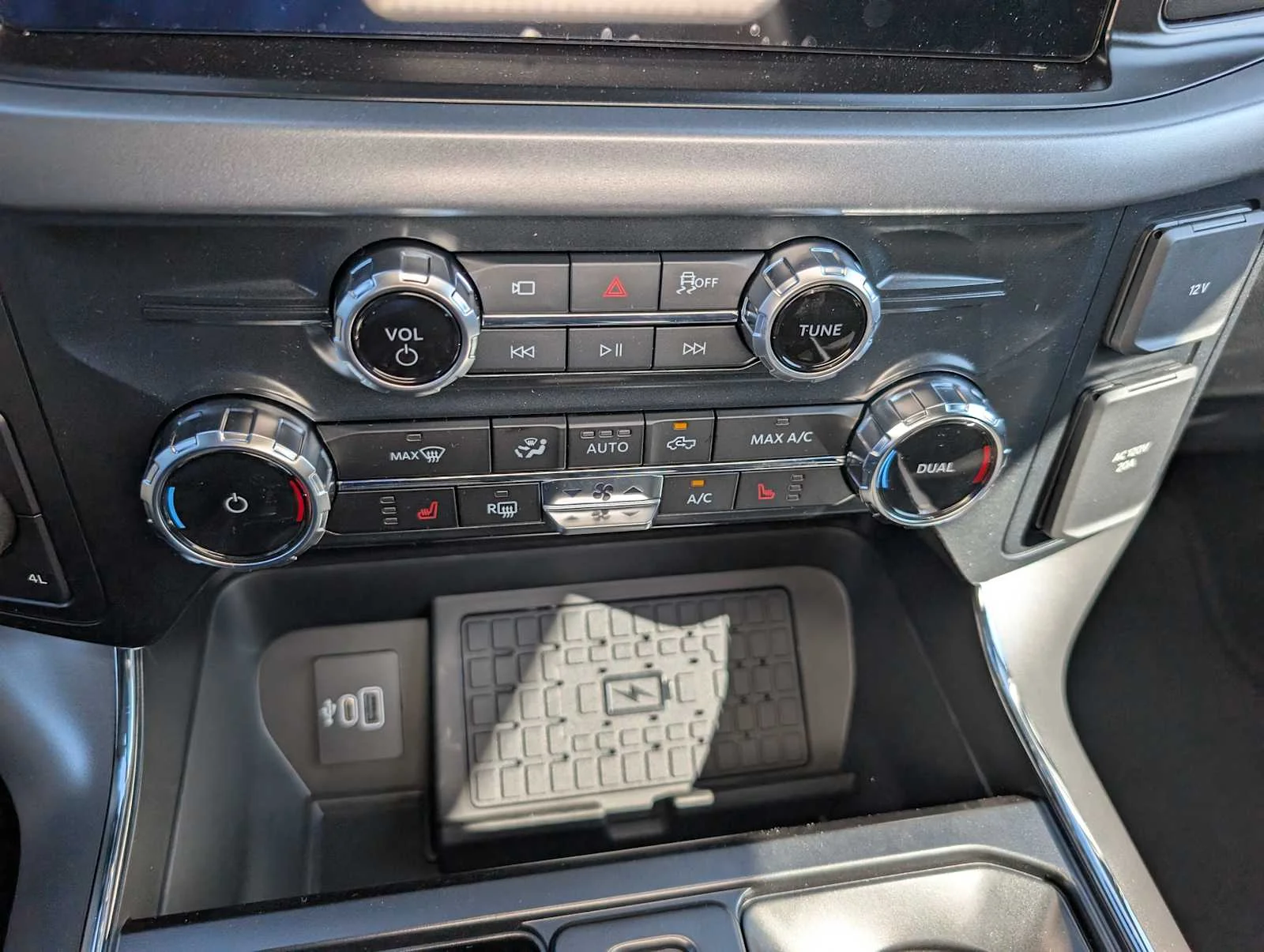 New 2026 Carbonized Gray Metallic Ford XLT image 27