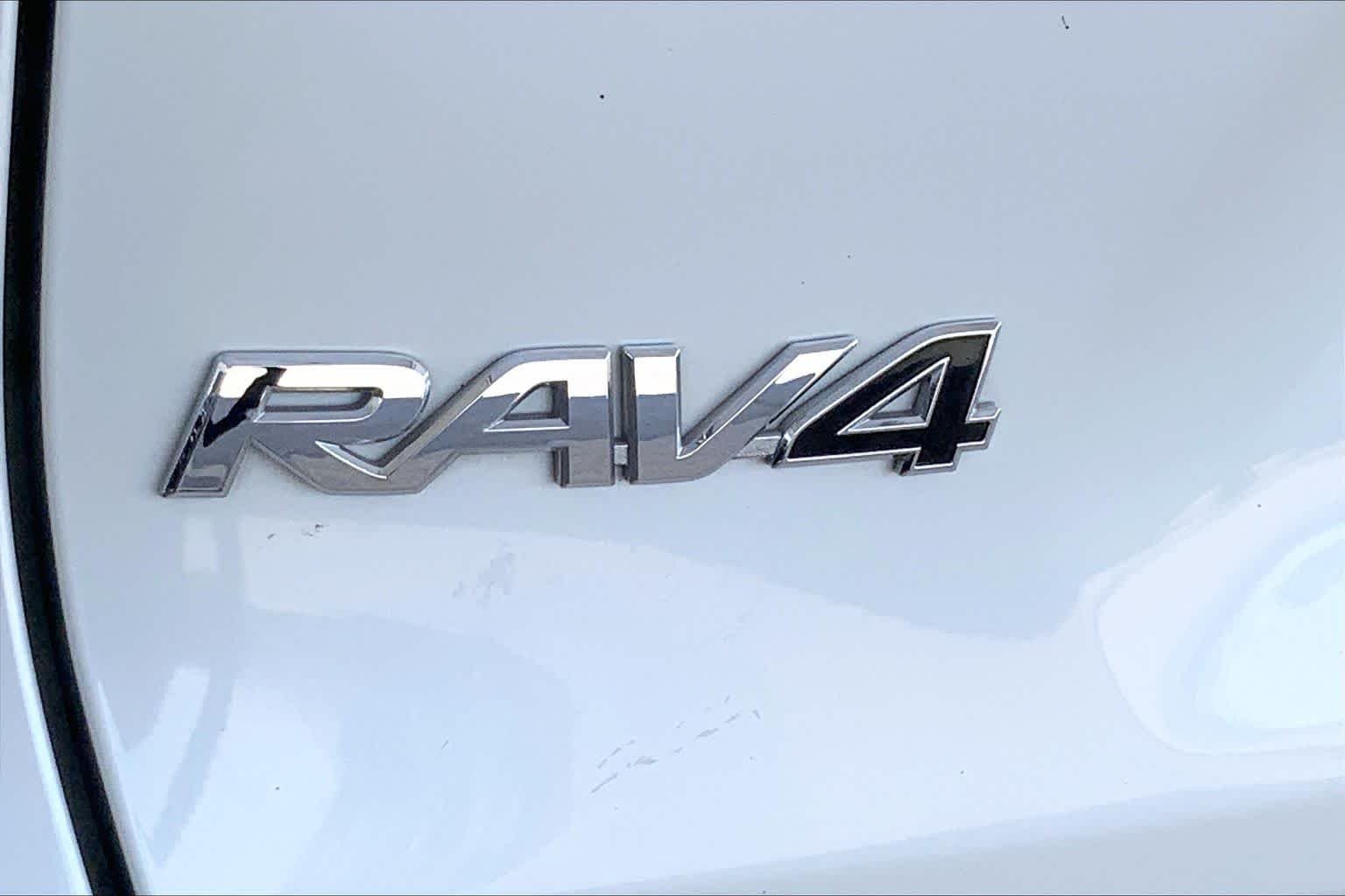 Used 2020 Blizzard Pearl Toyota Hybrid Limited image 10
