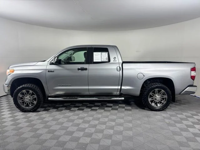 Used 2015 Silver Toyota SR5 image 4